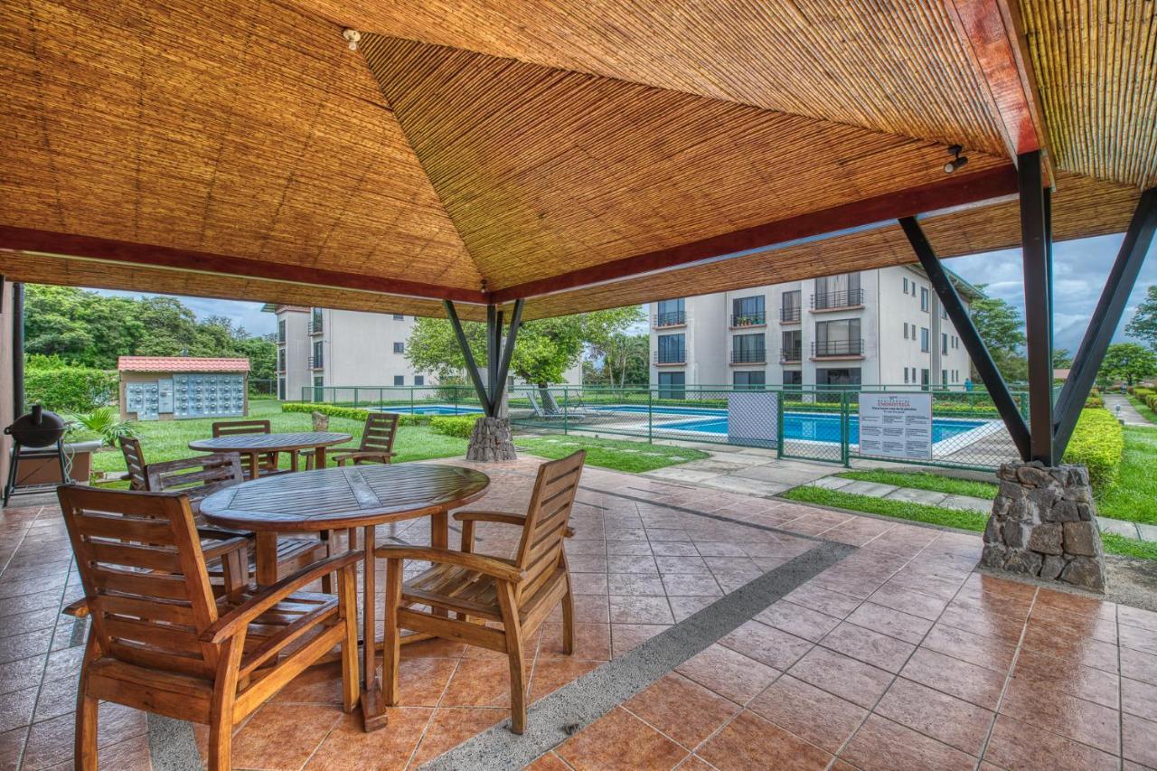 Golden Getaway Apartments ליברייה מראה חיצוני תמונה